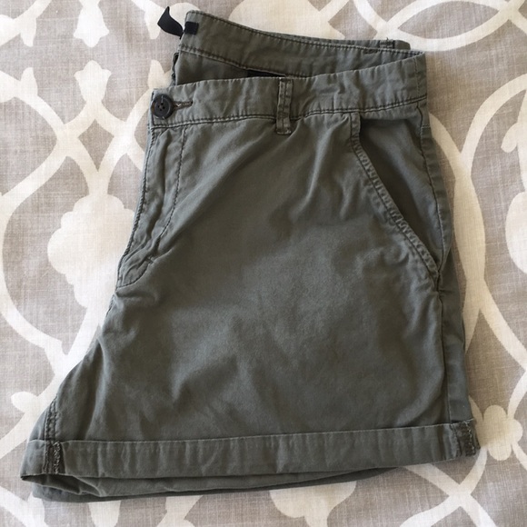 Green cotton shorts - Picture 2 of 4